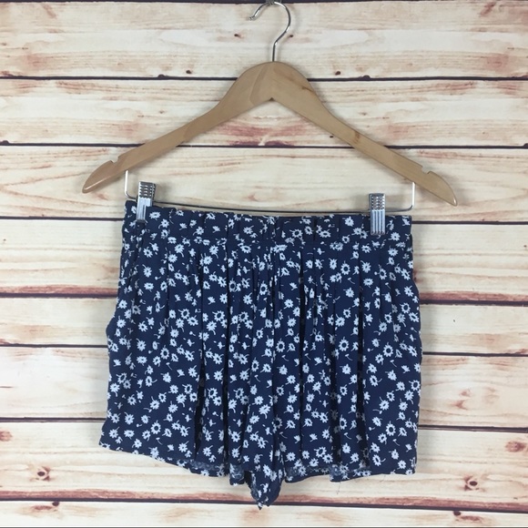 Urban Outfitters Pleated Waist Shorts Floral M - Picture 5 of 13